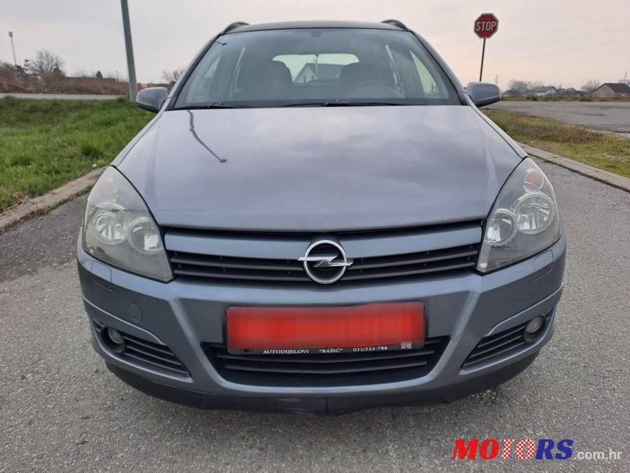 2005' Opel Astra Karavan photo #3