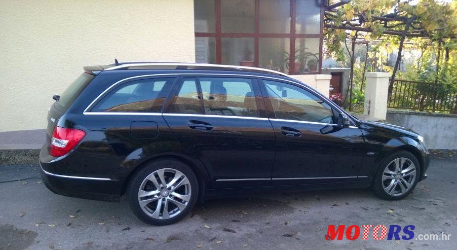 2012' Mercedes-Benz C-Klasa T-Model photo #2
