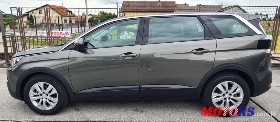 2020' Peugeot 5008 1,5 Bluehdi photo #4