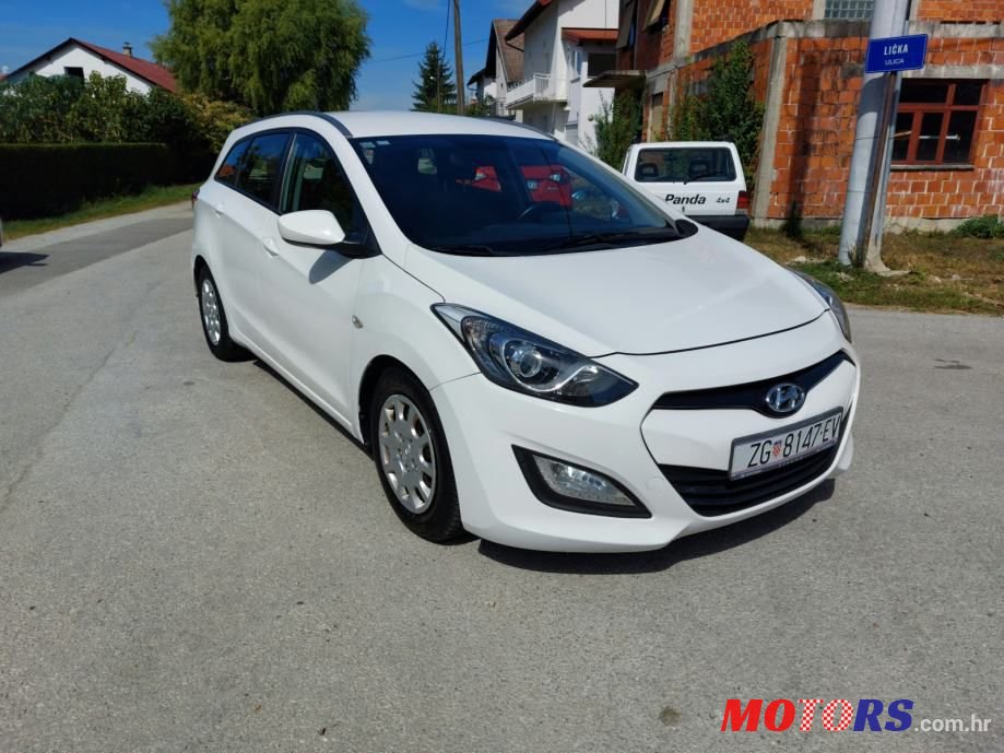 2013' Hyundai i30 Cw 1,6 Crdi photo #2