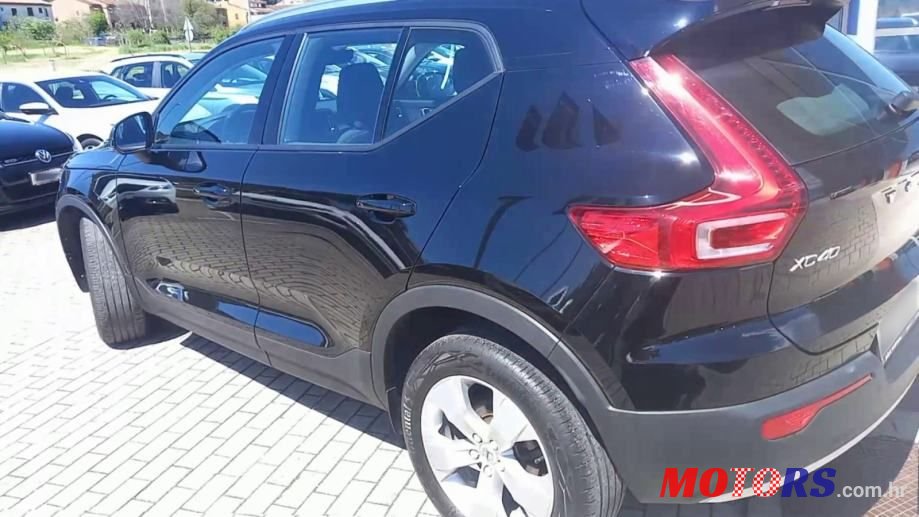 2020' Volvo XC40 photo #6