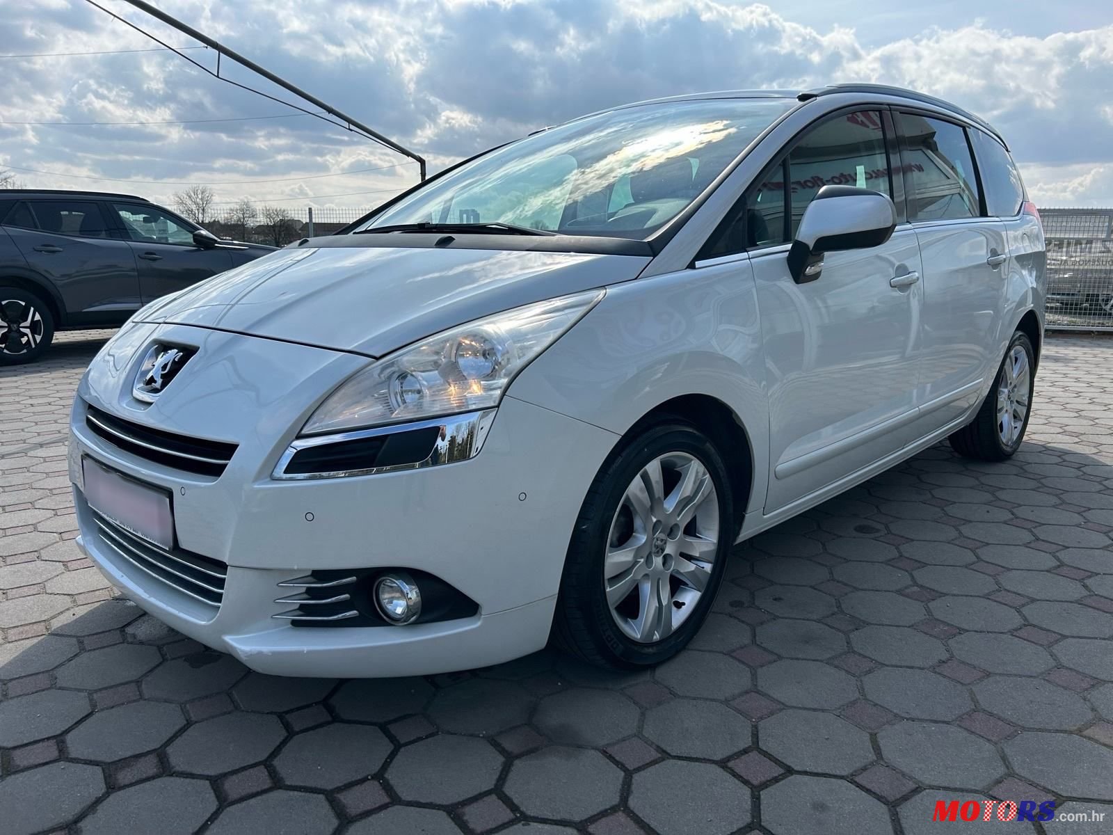 2011' Peugeot 5008 1,6 E-Hdi photo #3