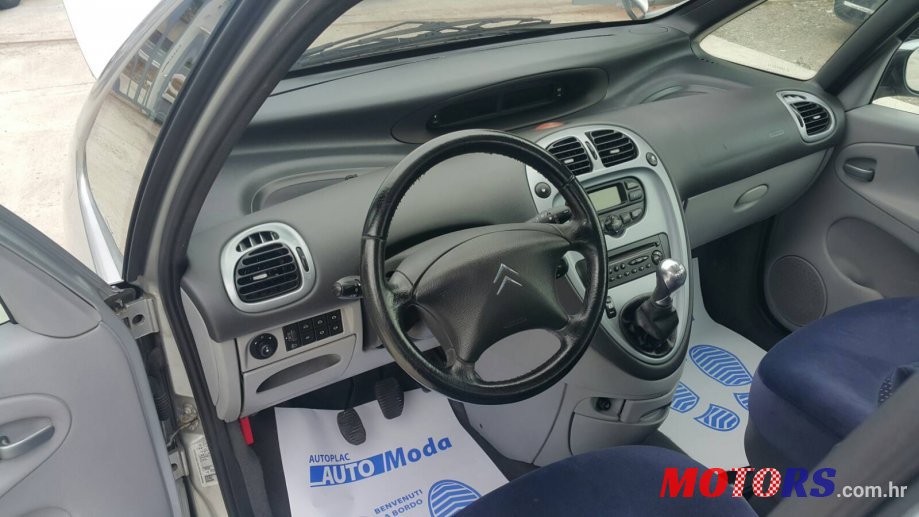 2004' Citroen Xsara Picasso photo #2