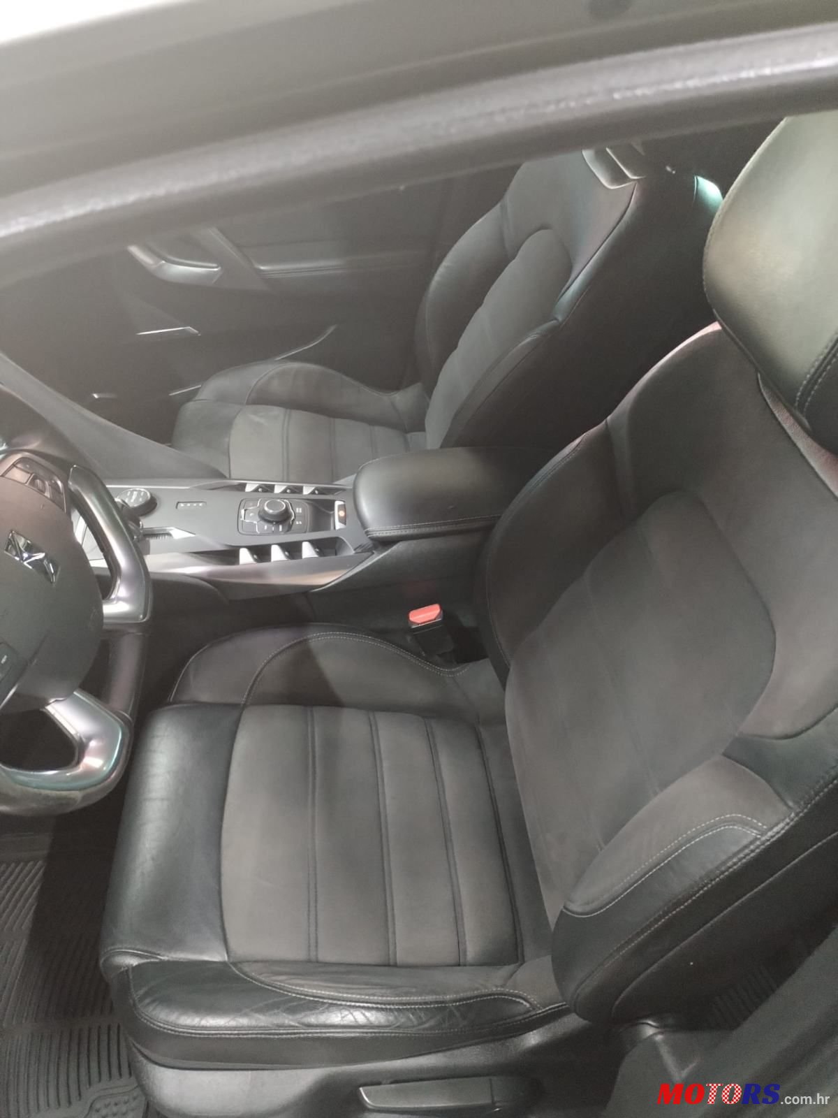 2013' Citroen DS5 Hybrid photo #5