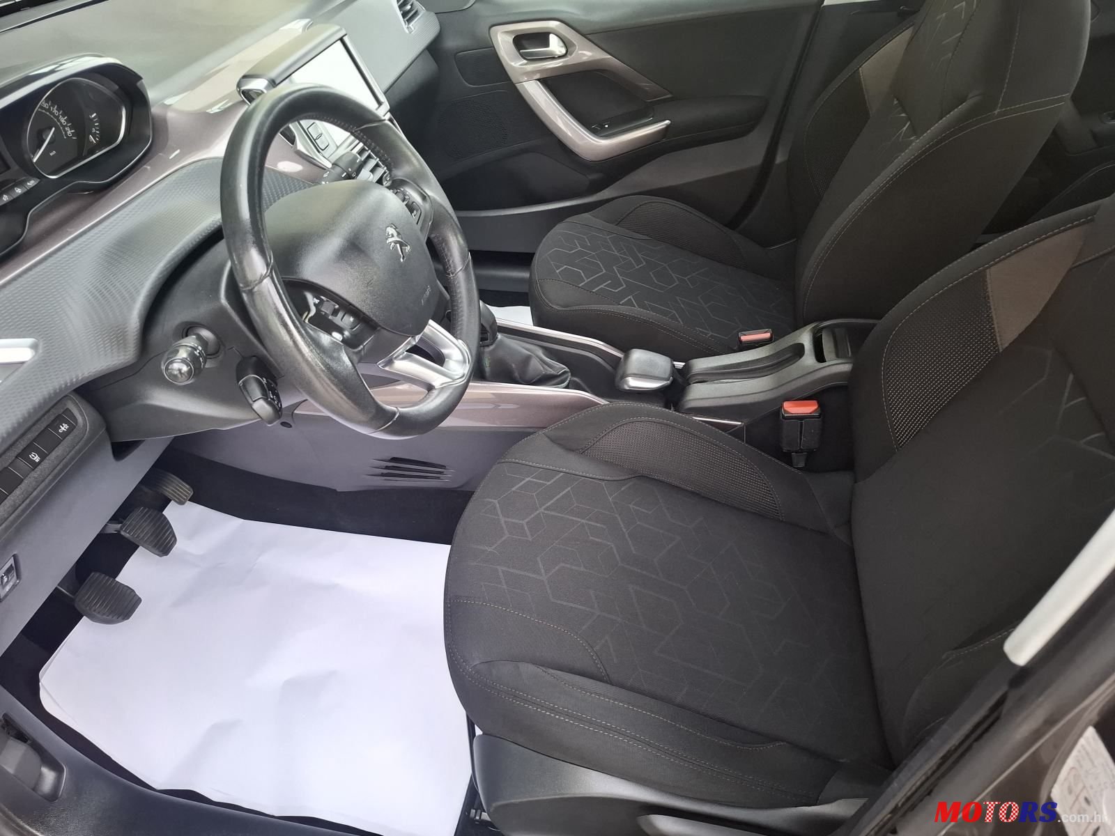 2015' Peugeot 2008 1,2 photo #4