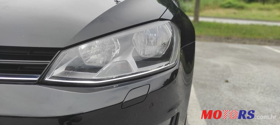 2014' Volkswagen Golf 7 Variant photo #3