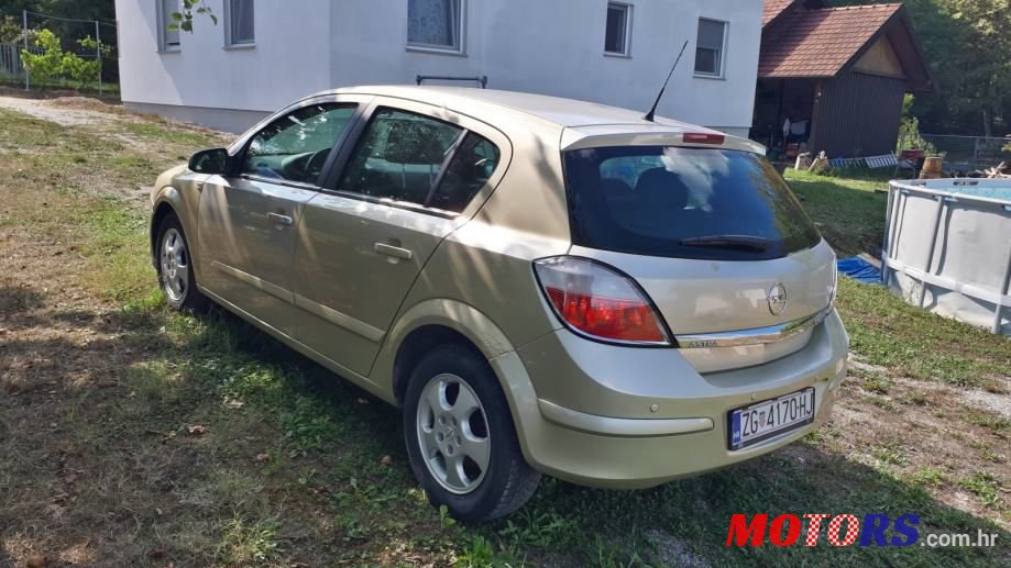 2005' Opel Astra 1,7 Cdti photo #3