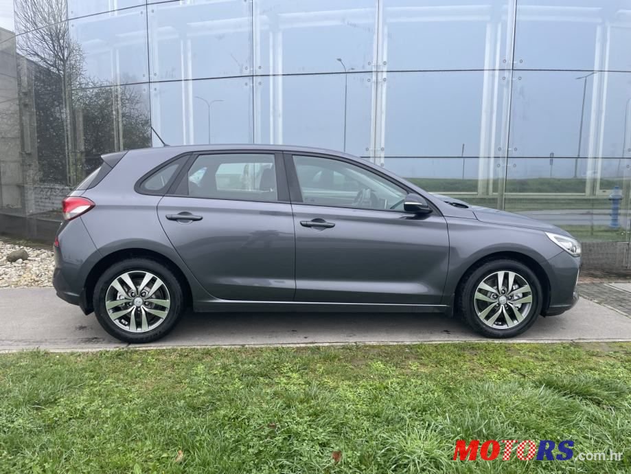 2018' Hyundai i30 1.6 Crdi photo #5