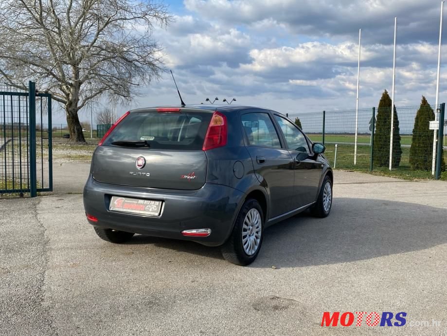 2015' Fiat Punto photo #2