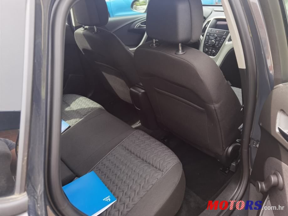 2013' Opel Astra photo #6