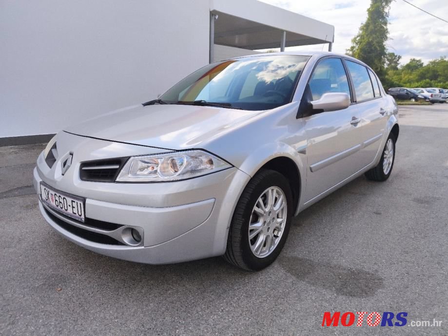 2010' Renault Megane photo #2