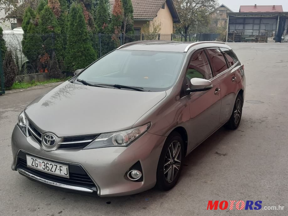 2014' Toyota Auris Karavan photo #5