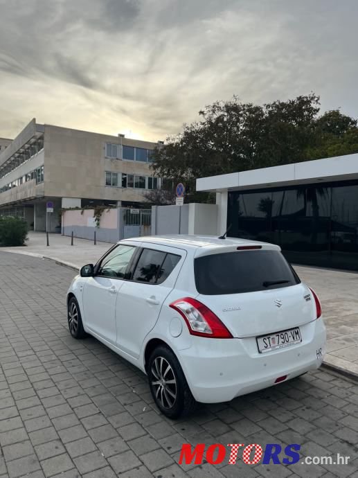 2012' Suzuki Swift photo #6