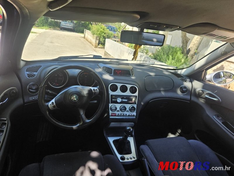 2004' Alfa Romeo 156 1,9 Jtd photo #2