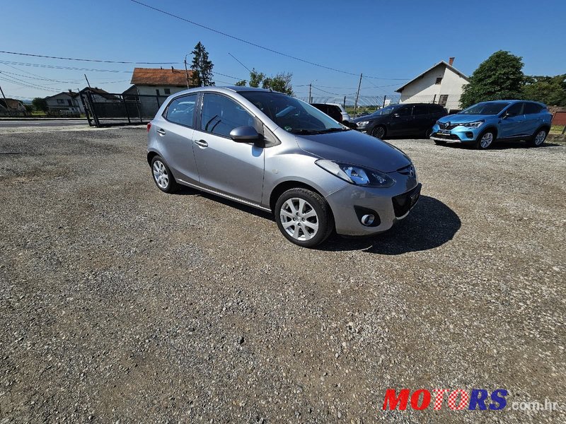 2011' Mazda 2 Sport photo #3