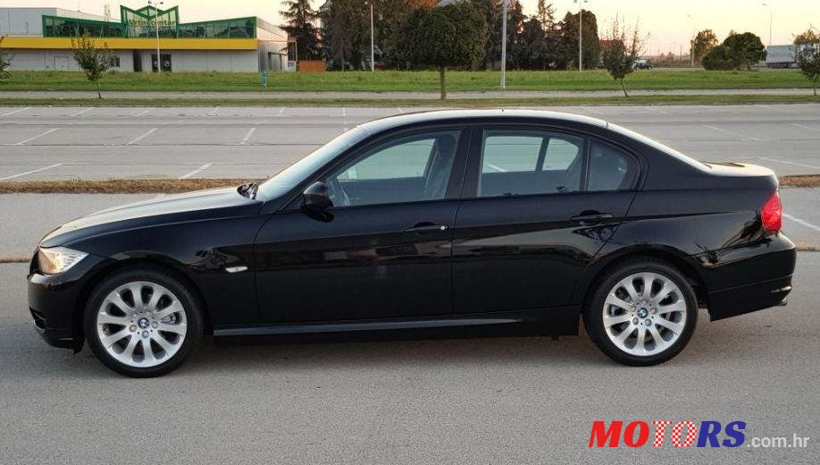 2010' BMW 3 Series 316D photo #4