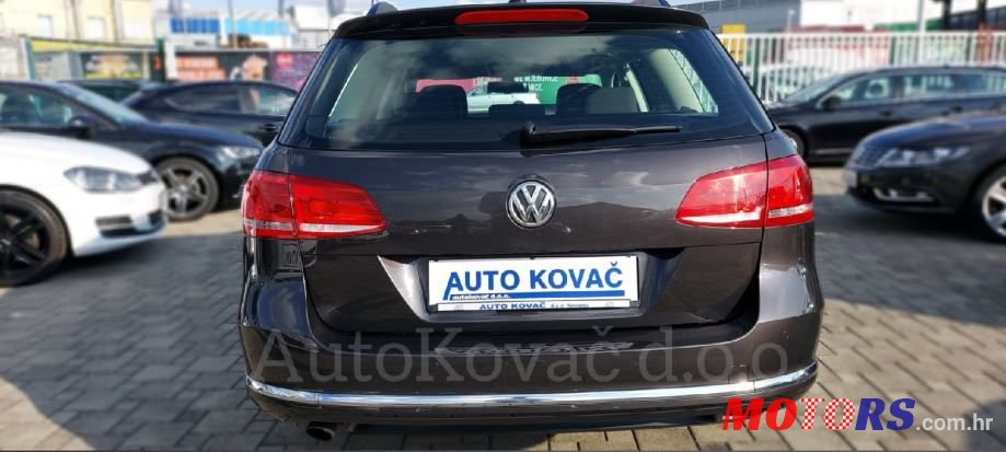 2011' Volkswagen Passat Variant photo #6