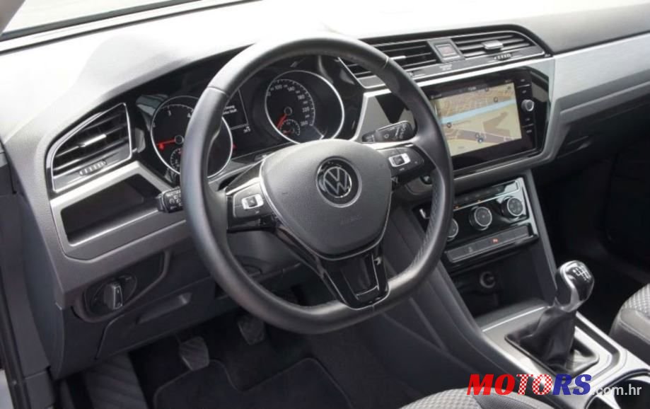 2021' Volkswagen Touran 2.0 Tdi photo #4