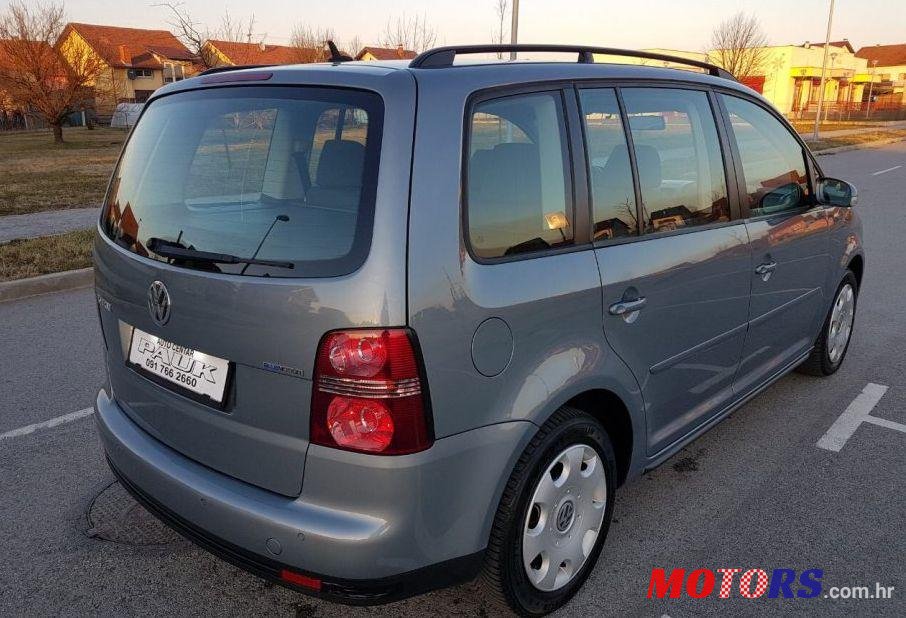 2008' Volkswagen Touran 1,9 Tdi photo #1