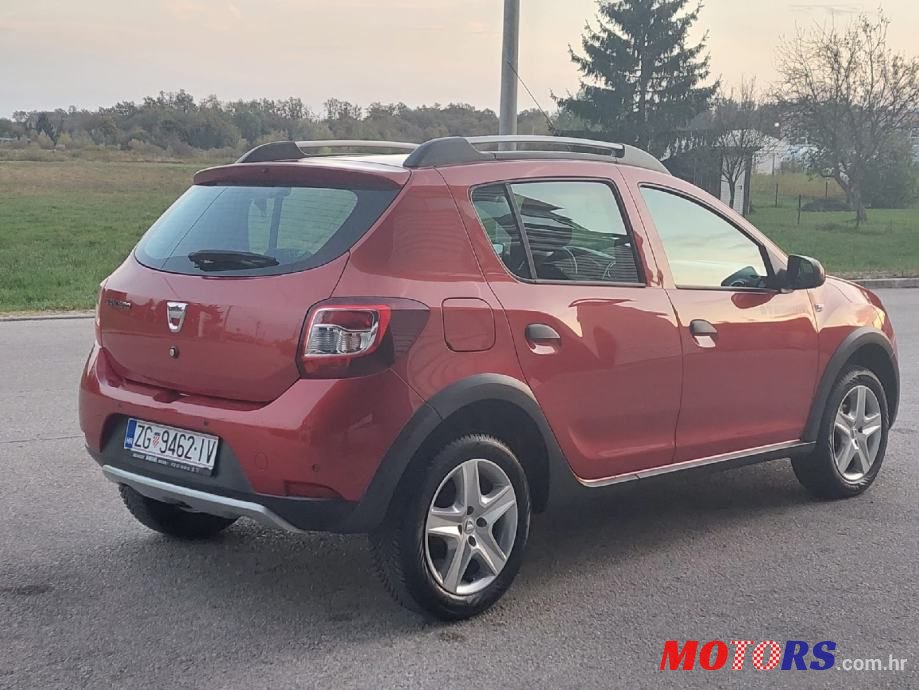 2014' Dacia Sandero photo #5