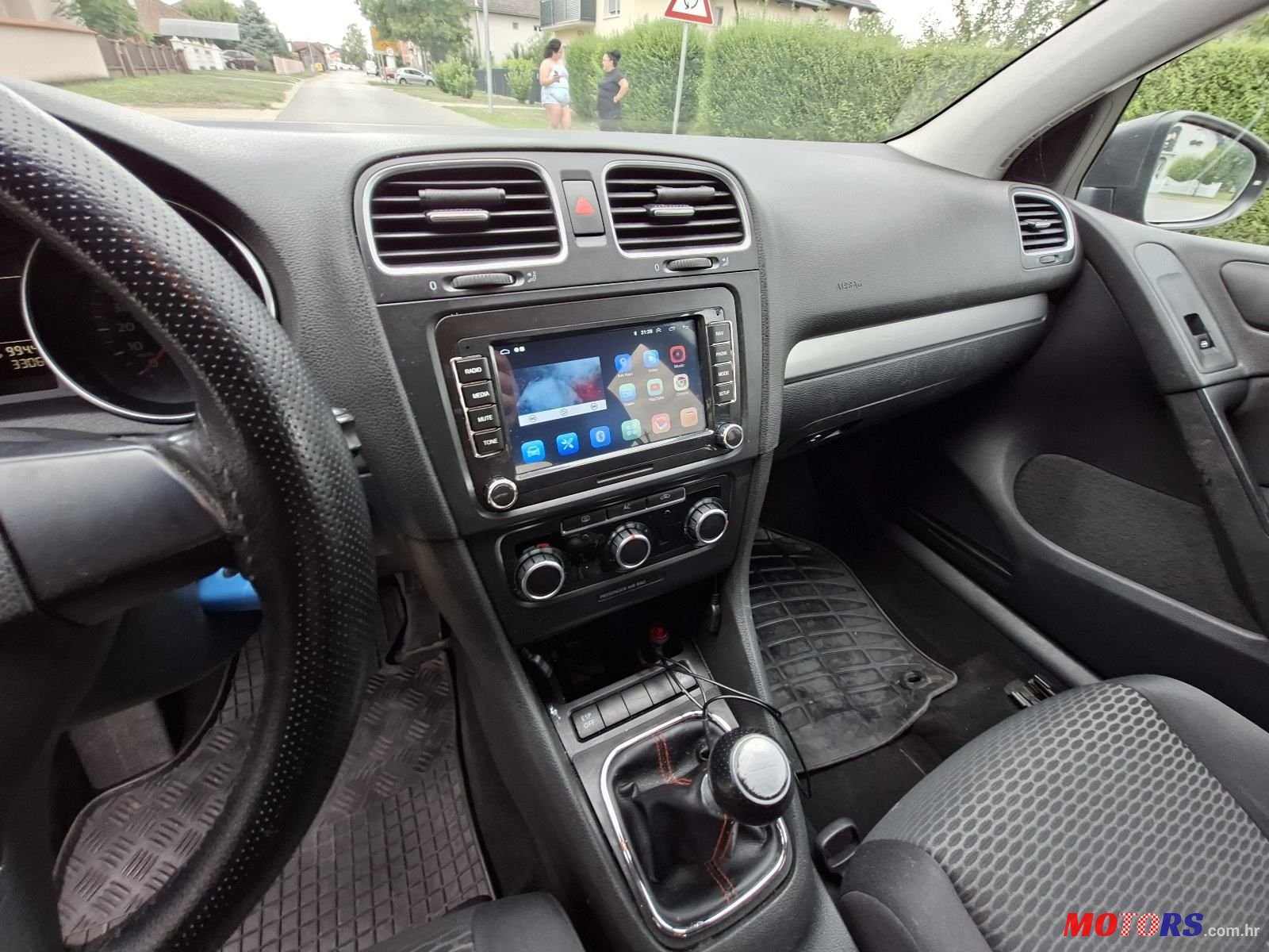 2010' Volkswagen Golf VI 1,6 Tdi photo #5