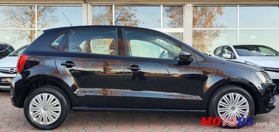 2015' Volkswagen Polo photo #6