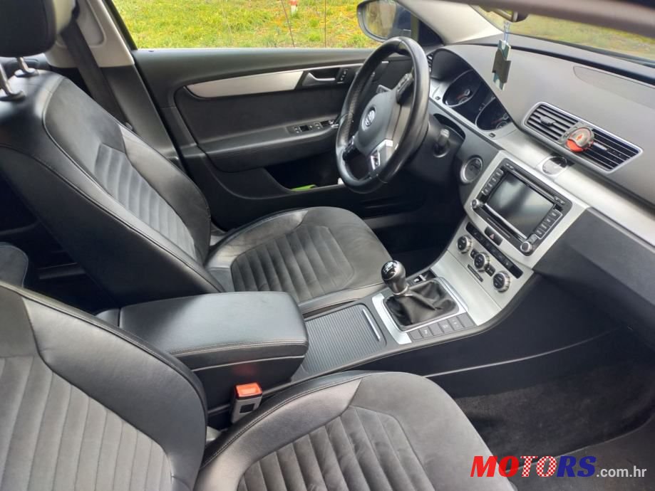 2013' Volkswagen Passat Variant photo #5