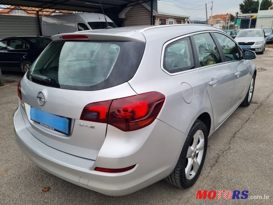 2012' Opel Astra Karavan photo #6