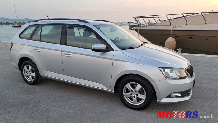 2015' Skoda Fabia Combi photo #2