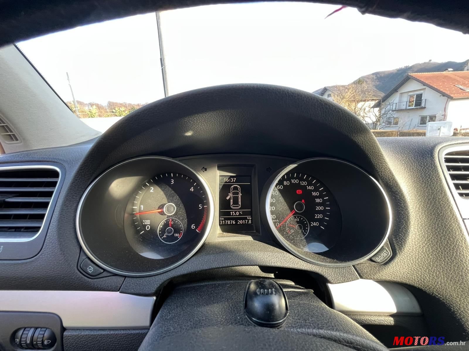 2010' Volkswagen Golf VI 1,6 Tdi photo #4