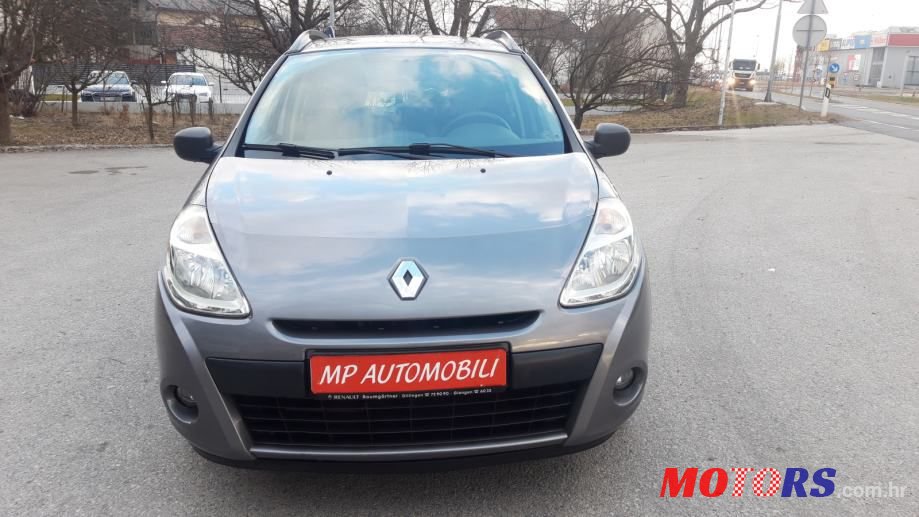 2010' Renault Clio photo #2