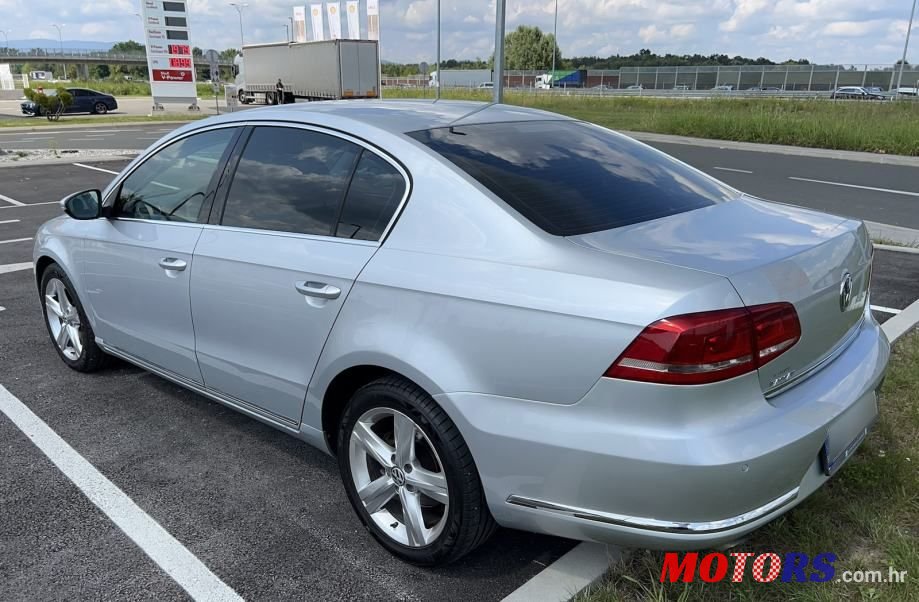 2013' Volkswagen Passat photo #4