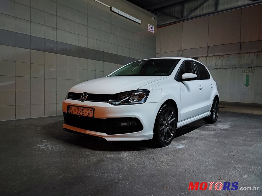 2017' Volkswagen Polo photo #2