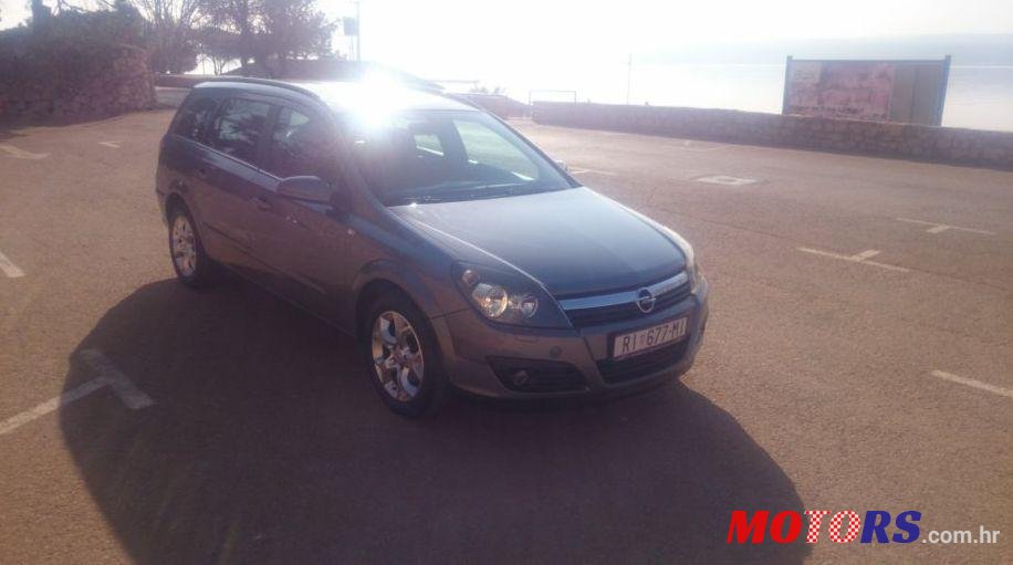 2005' Opel Astra Caravan 1,7 Cdti Sport photo #3