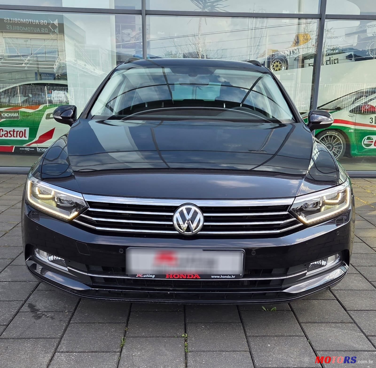2019' Volkswagen Passat Variant photo #2