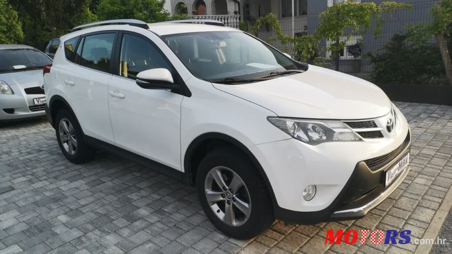 2015' Toyota RAV4 photo #4