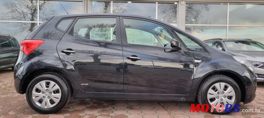 2011' Hyundai Ix20 1,4 Crdi Hp photo #3