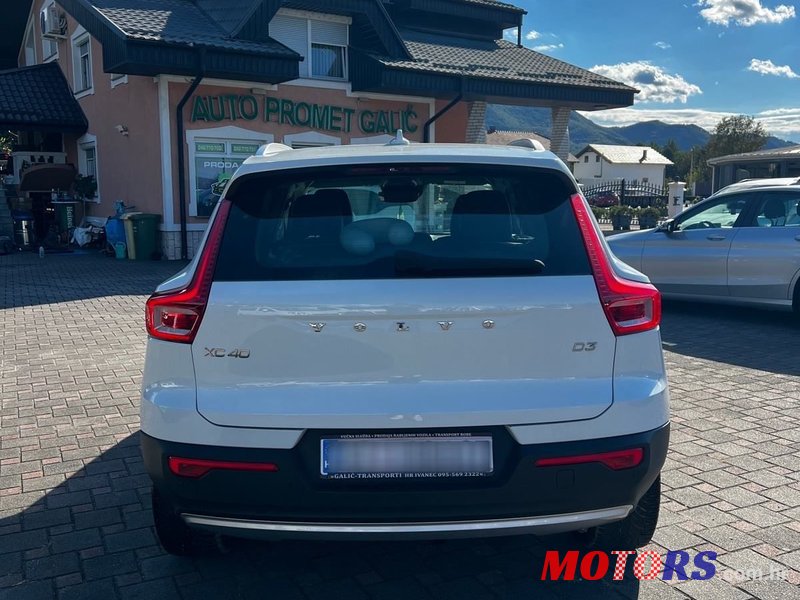2020' Volvo XC40 D3 photo #6