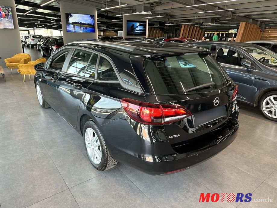 2017' Opel Astra Karavan photo #4