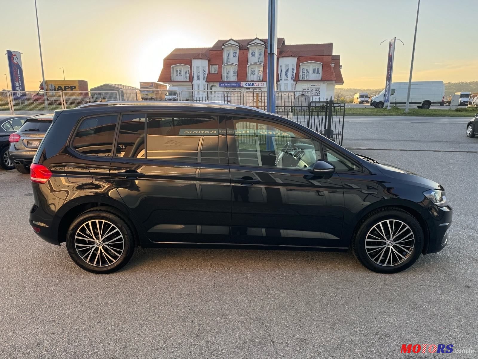 2017' Volkswagen Touran 2.0 Tdi Dsg photo #5
