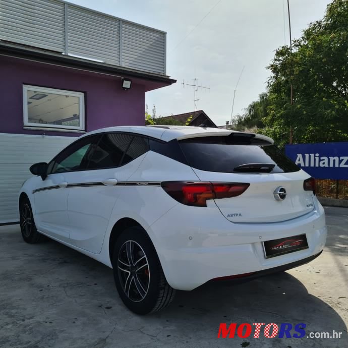 2017' Opel Astra photo #4