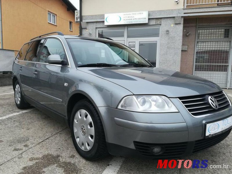 2001' Volkswagen Passat Variant photo #2