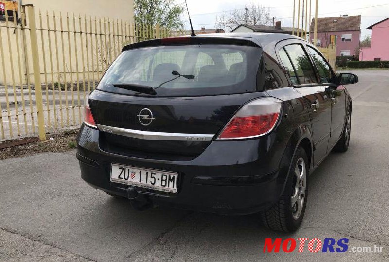 2005' Opel Astra 1,9 Cdti photo #1