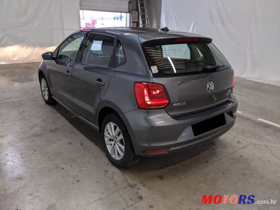 2016' Volkswagen Polo photo #2