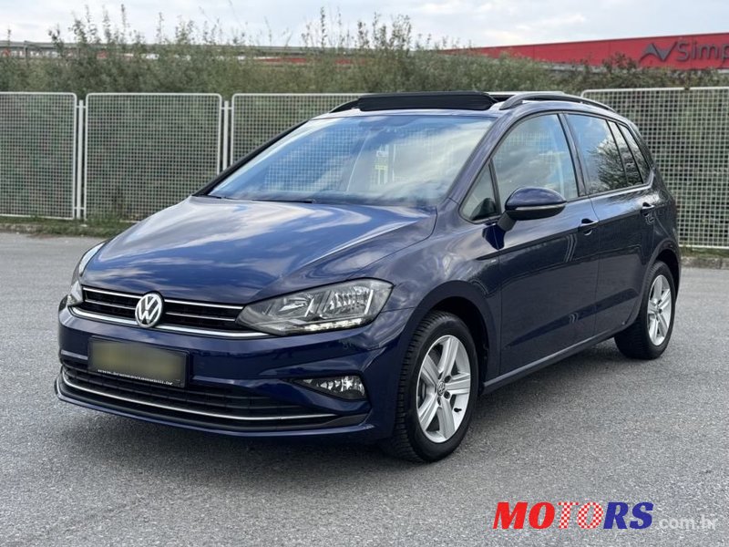 2018' Volkswagen Golf Sportsvan photo #2