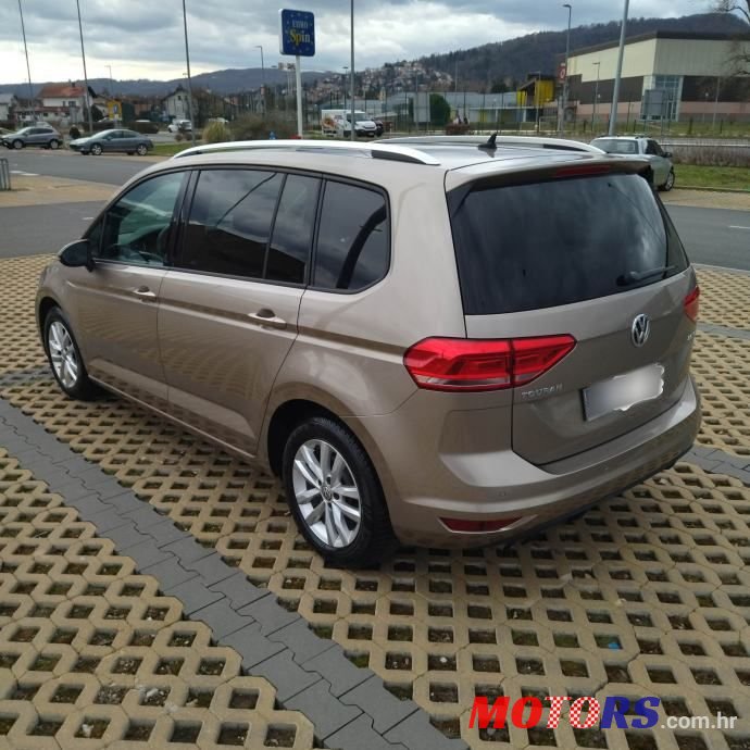 2016' Volkswagen Touran 2.0 Tdi Dsg photo #1