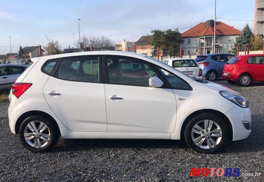 2011' Hyundai Ix20 1,4 Crdi Hp photo #1