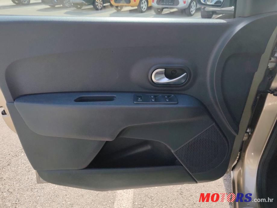 2019' Dacia Lodgy Stepway photo #2