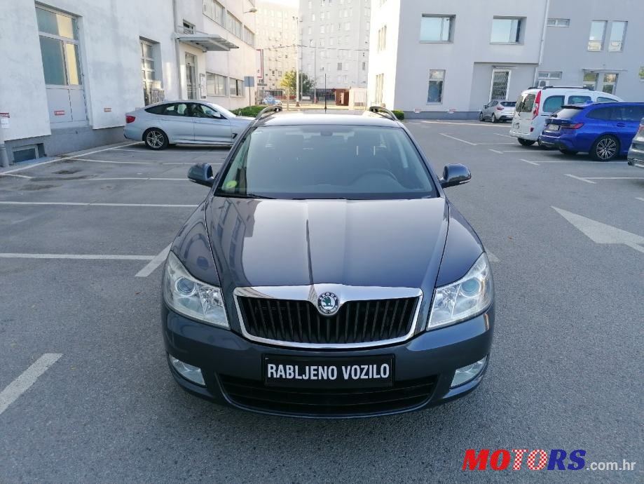 2010' Skoda Octavia Combi photo #2