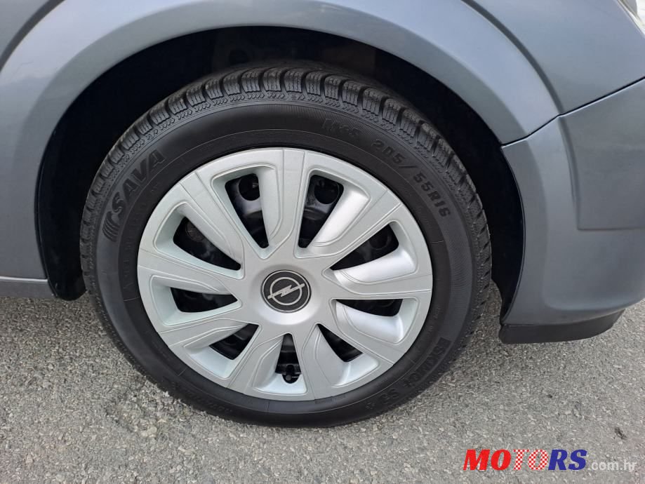 2005' Opel Astra Karavan photo #6